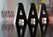 Bloomberg: Επιμήκυνση δανείων στα 50 χρόνια, πτώση επιτοκίου 50 μ.β., η λύση για το χρέος