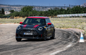 MINI JCW Experience 2026: Η πίστα των Μεγάρων έγινε για ακόμη μια φορά πόλος έλξης φανατικών της σπορ οδήγησης