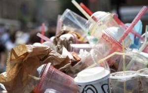 Ποια πλαστικά προϊόντα καταργούνται από τις 3 Ιουλίου