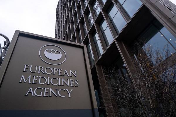 EMA: Νέα έκκληση για εμβολιασμό προς αποτροπή «τέταρτου κύματος»