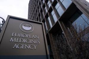 EMA: Νέα έκκληση για εμβολιασμό προς αποτροπή «τέταρτου κύματος»