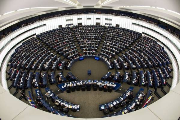 Ισότητα των φύλων στην πολιτική ζητούν βουλευτές και ευρωβουλευτές