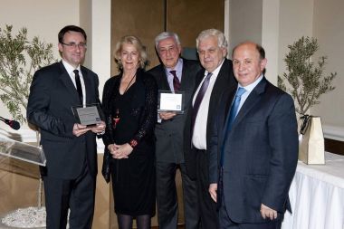 Tα HELLENIC DUTY FREE SHOPS βραβεύουν τον "Προμηθευτή της Χρονιάς 2011"