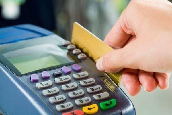 Τα 15 εκατομμύρια έφτασαν οι χρεωστικές κάρτες στην Ελλάδα
