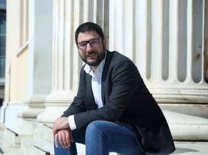 Ανάπλαση Αθήνας: Τραπεζοκαθίσματα, Βαρβάκειος, πούλμαν, γειτονιές και «κόκκινες γραμμές»