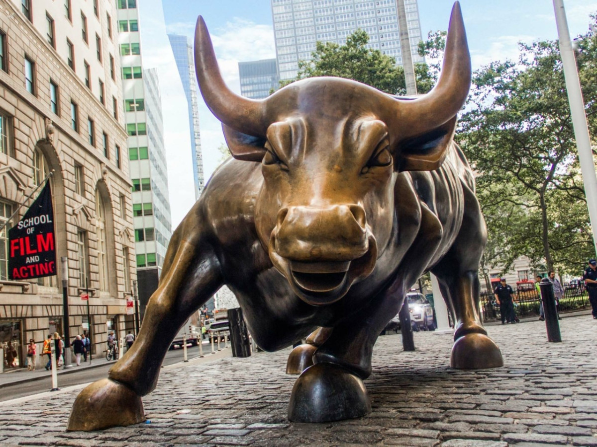 Νευρικότητα ελέω Fed στη Wall Street: Έβγαλε άμυνες ο τεχνολογικός κλάδος – Εκτοξεύτηκε ο χρυσός