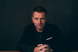 Ewan McGregor: Μετράει 21 χρόνια νηφαλιότητας και μιλά για τον εθισμό και το Halston