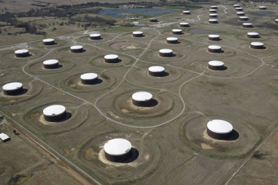 Σταθεροποιητικές τάσεις για το πετρέλαιο- «Βουτιά» για το φυσικό αέριο