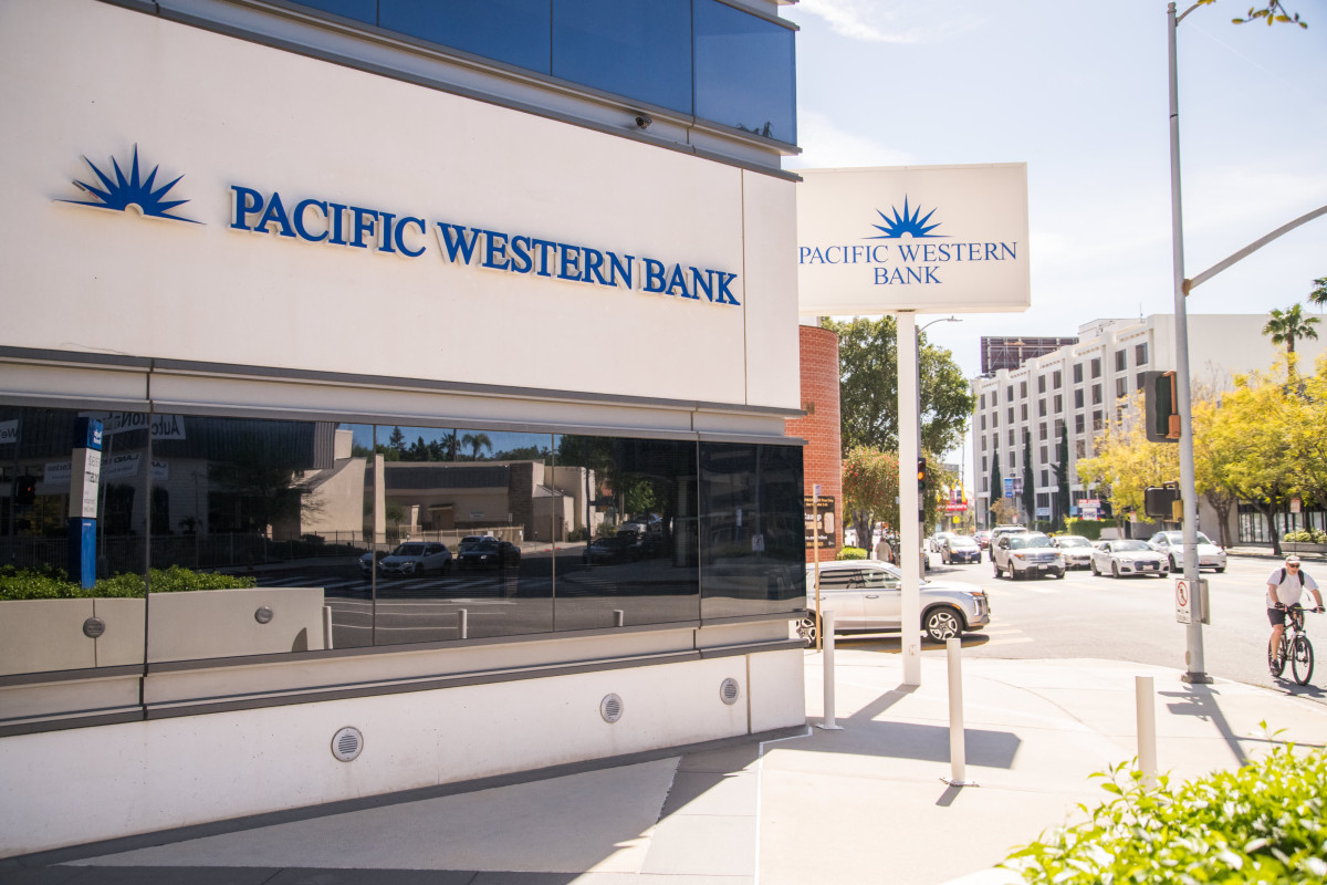 «Ανάσα» για την PacWest: Πούλησε δάνειά της ύψους $3,5 δισ.