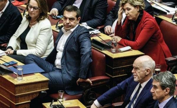 Ο Τσίπρας αποθεώνει τον Γιώργο, αποκηρύσσει τον Καραμανλή και πάει στο συνέδριο του ΣΥΡΙΖΑ