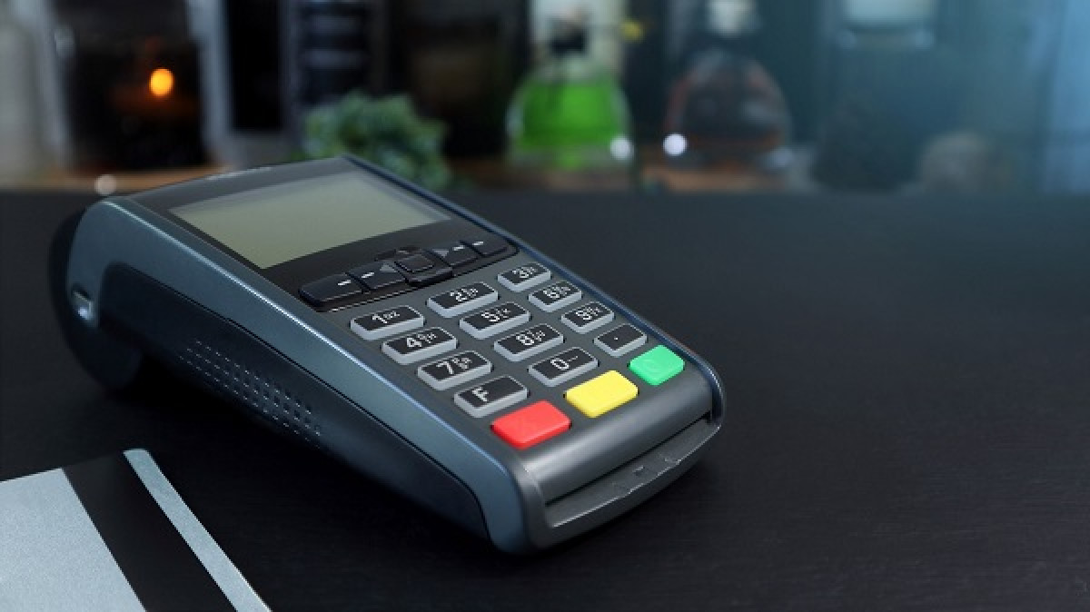 Διασύνδεση ταμειακών-POS: Eξάμηνη παράταση ζητούν ΓΣΕΒΕΕ και ΕΣΕΕ
