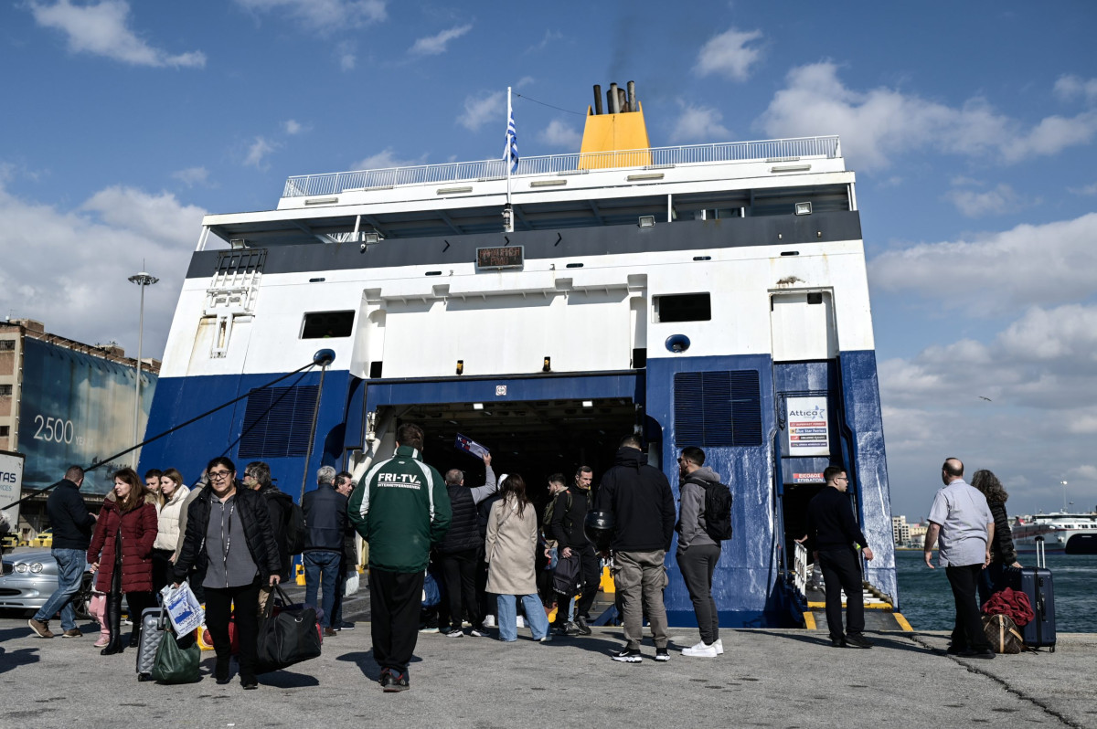 Εκπτώσεις σε ακτοπλοϊκά-αεροπορικά εισιτήρια για τη μετακίνηση αναπληρωτών εκπαιδευτικών