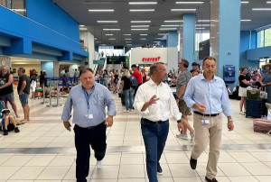Σταϊκούρας: Μέτρα για τη διευκόλυνση των επιβατών στο αεροδρόμιο Ρόδου