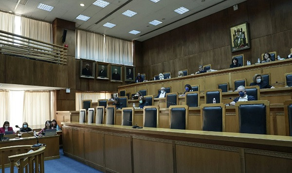 Με καταθέσεις μαρτύρων συνεχίστηκε η δίκη για τις τηλεοπτικές άδειες