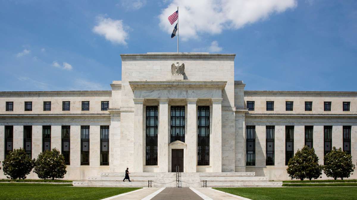 Fed: Στον «πάγο» τα επιτόκια μετά από τρεις διαδοχικές μειώσεις – Πάουελ: Βελτιωμένο το οικονομικό outlook
