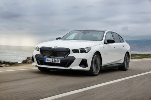 Η BMW ξεκινά το 2025 με καταιγισμό διακρίσεων