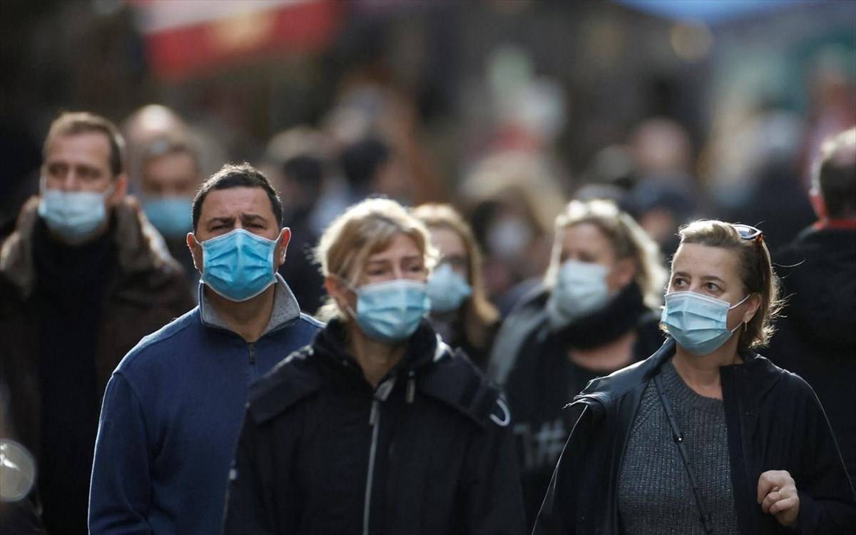 Μετάλλαξη Όμικρον: Γιατί κάποιοι εμβολιασμένοι αντιστέκονται και κάποιοι όχι