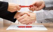 Εκκαθάριση «κόκκινων» επιχειρήσεων με συνοπτικές διαδικασίες μέσα σε 12 μήνες!