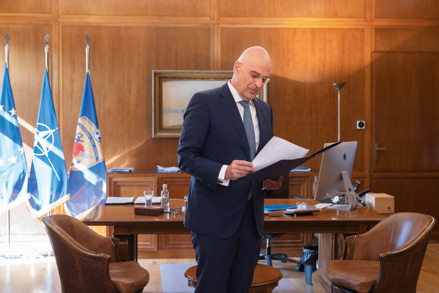 Ο Δένδιας σε γραμμή… Γερουλάνου και το μάλλον κακό τάιμινγκ