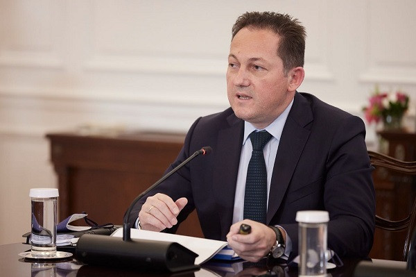 Πέτσας για εκλογές: Λογικό υπουργοί-βουλευτές να πυκνώνουν τις επαφές τους