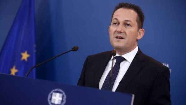 Πέτσας για αναδρομικά: Έρχονται ανακοινώσεις για τον τρόπο καταβολής τους