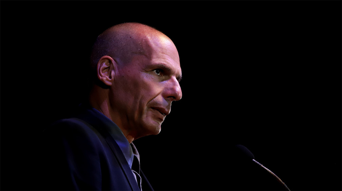 Κόντρα Βαρουφάκη-κυβέρνησης για την ταυτότητα των δραστών της επίθεσης