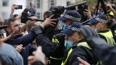 Βρετανία: Συγκρούσεις αστυνομικών-διαδηλωτών στην Τραφάλγκαρ