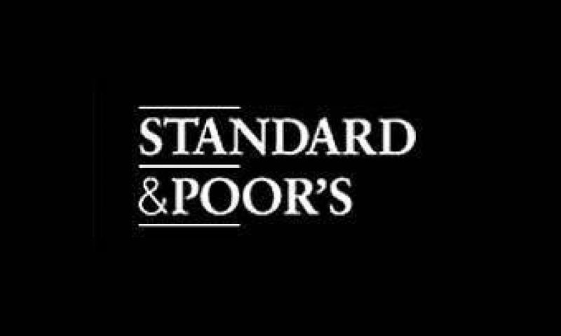 Υποβαθμίσεις και απειλές από S&amp;P και Moodys