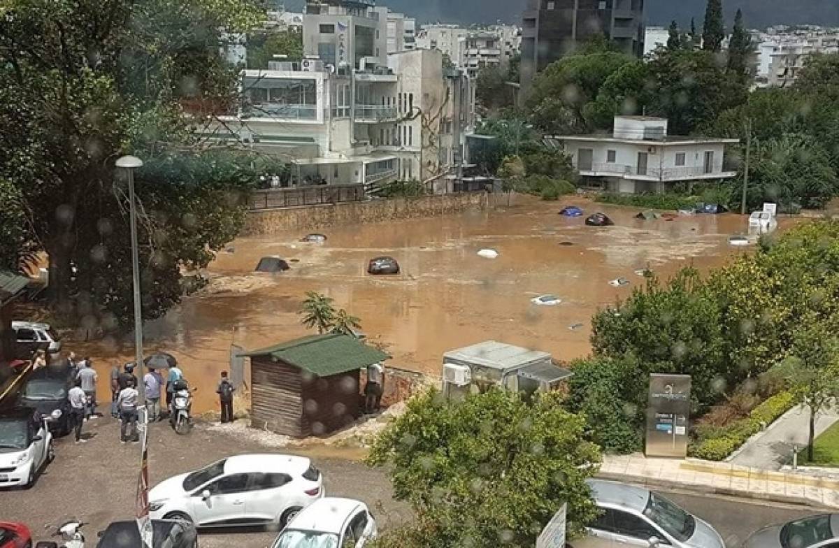 Άνοιξαν οι ουρανοί στην Αθήνα- 170 κλήσεις στην Πυροσβεστική