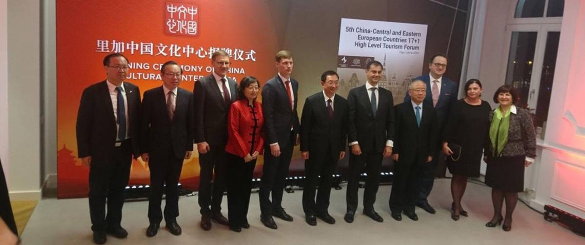 Θετική η συνάντηση Θεοχάρη με τον Κινέζο ομόλογό του
