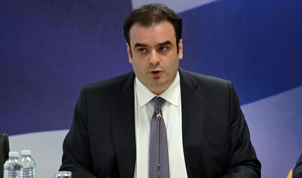 Πιερρακάκης: Θα στηρίξουμε πολίτες και επιχειρήσεις όσο διαρκέσει η κρίση – Ανθεκτικότερη πια η οικονομία