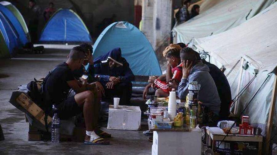 Στον Πειραιά 500 πρόσφυγες και μετανάστες από τη Σύμη