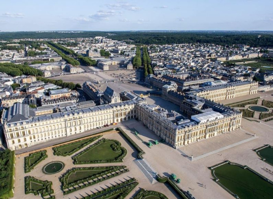 Γαλλία: Άνοιξε ξανά το ανάκτορο των Βερσαλλιών