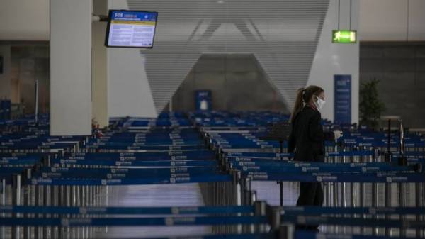 «Βούλιαξαν» 84,4% οι ταξιδιωτικές εισπράξεις τον Ιούλιο