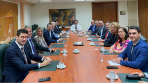 Σκρέκας προς Σούπερ Μάρκετ: Μαζί στη μάχη κατά της ακρίβειας