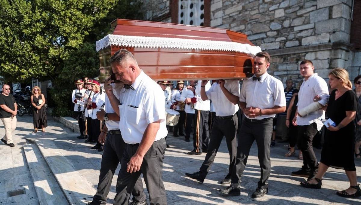 Κηδεύτηκε δημοσία δαπάνη ο ήρωας - ψαράς Κώστας Αρβανίτης