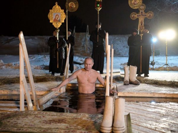 Ο Πούτιν βούτηξε για τον Σταυρό!