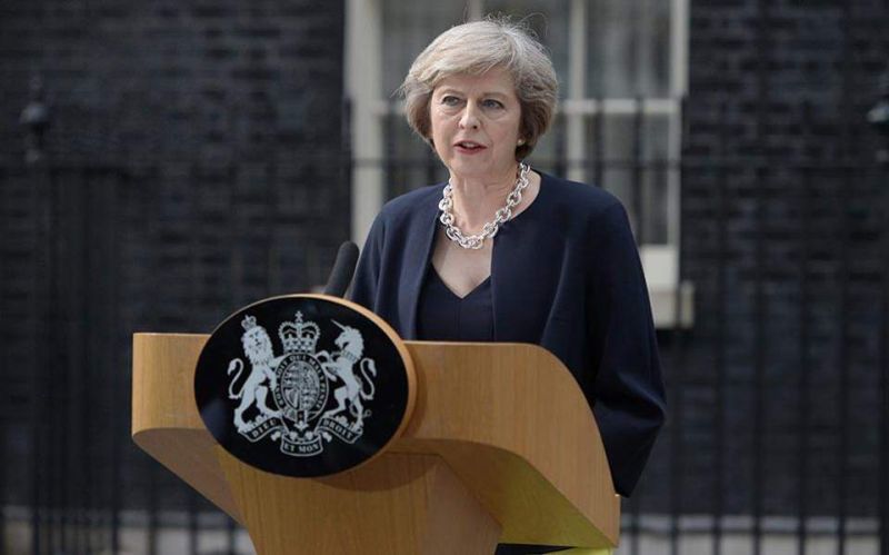 Μια μακρά μεταβατική περίοδο για το Brexit ζητά η Μέι