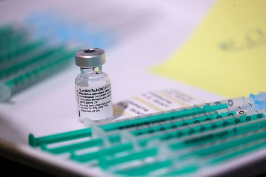 Εμβόλιο Pfizer-BioNTech: Η Κομισιόν διαπραγματεύεται για επιπλέον 300 εκατ. δόσεις
