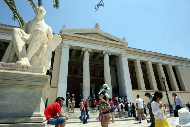 ΙΟΒΕ: Χαμηλόμισθοι οι 7 στους 10 πτυχιούχους-Τα κερδοφόρα επαγγέλματα