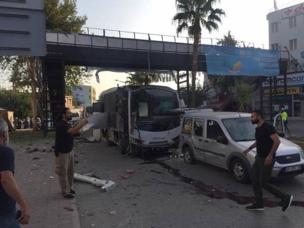 Τουρκία: Βομβιστική επίθεση σε λεωφορείο με αστυνομικούς
