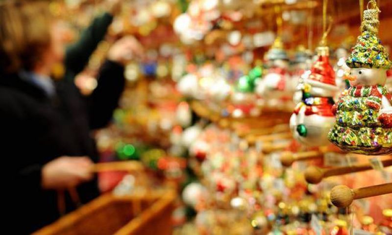 Από Παρασκευή σε ισχύ το εορταστικό ωράριο των καταστημάτων