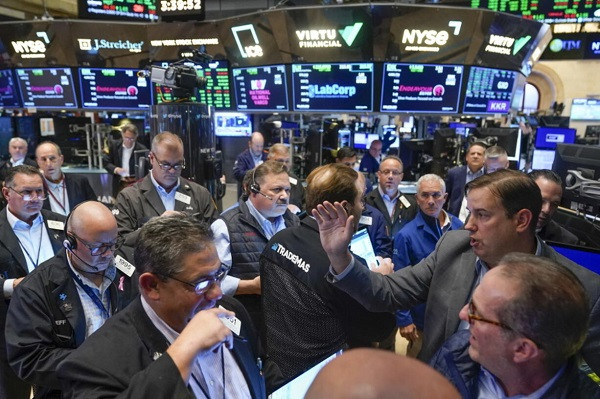 Μικτή εικόνα και νωθρό ξεκίνημα στη Wall Street