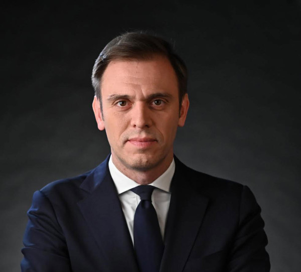 Μάντζος: Χρειάζεται σαφέστερη αναγνώριση παραβίασης του διεθνούς δικαίου από ΗΠΑ και Ισραήλ, έστω ρηματικά
