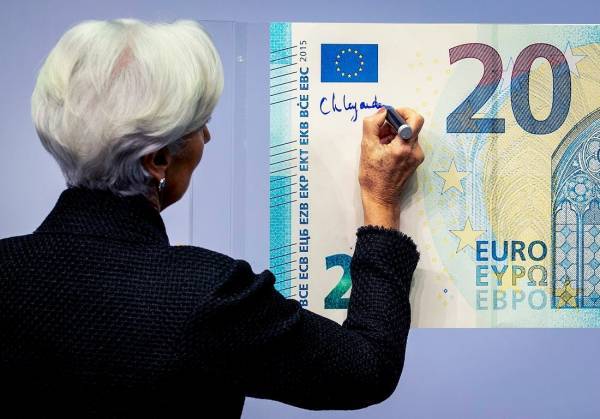 H Λαγκάρντ βάζει την... υπογραφή της στην ΕΚΤ