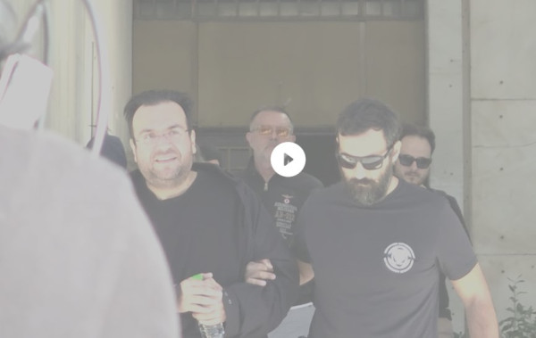 «Είμαι αθώος, είναι σκευωρία», φώναζε βγαίνοντας από τη ΓΑΔΑ ο Φίλιππος Καμπούρης