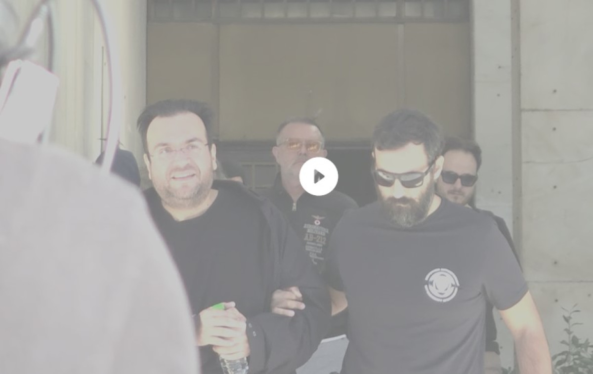 «Είμαι αθώος, είναι σκευωρία», φώναζε βγαίνοντας από τη ΓΑΔΑ ο Φίλιππος Καμπούρης