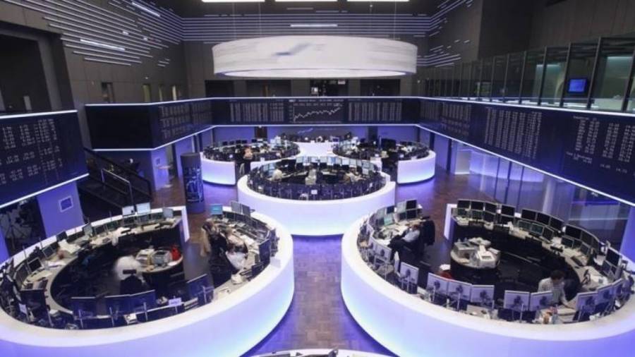 Τα αυξημένα κρούσματα «ρίχνουν» τις ευρωαγορές από τα υψηλά ρεκόρ