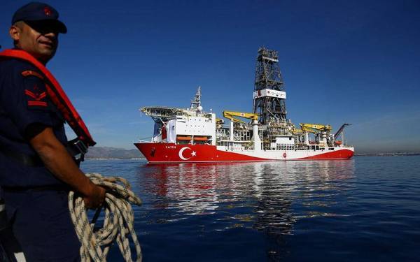 «Με αποφασιστικότητα» θα συνεχίσει τις γεωτρήσεις η Άγκυρα