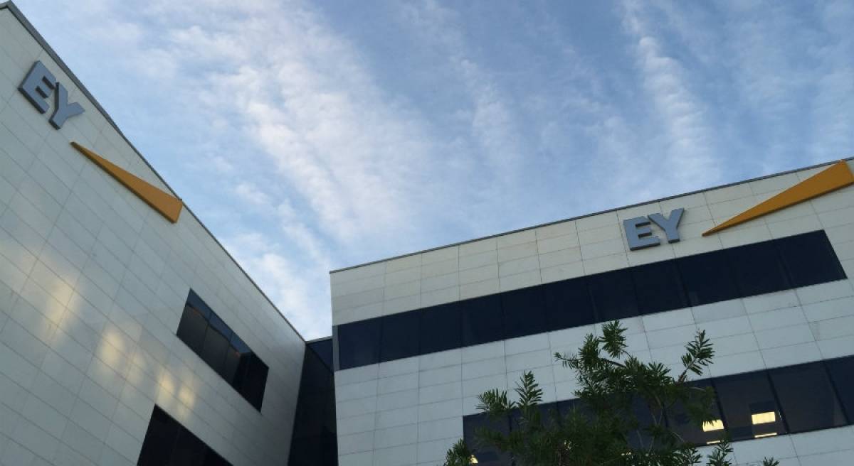 Παγκόσμια συμμαχία της EY-Fadata για βελτίωση απόδοσης των ασφαλιστικών εταιρειών